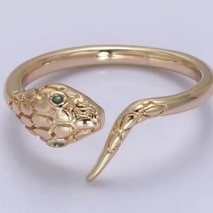 Very dainty, cute snake ring